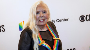 Désinformation Covid: Joni Mitchell suit Neil Young et se retire de Spotify