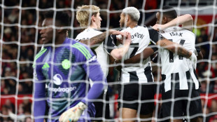 Newcastle extend Man Utd's losing run with ease