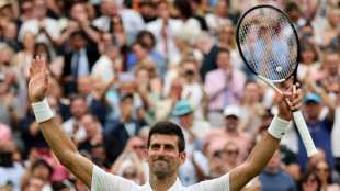 Djokovic pasa cómodamente a la tercera ronda de Wimbledon