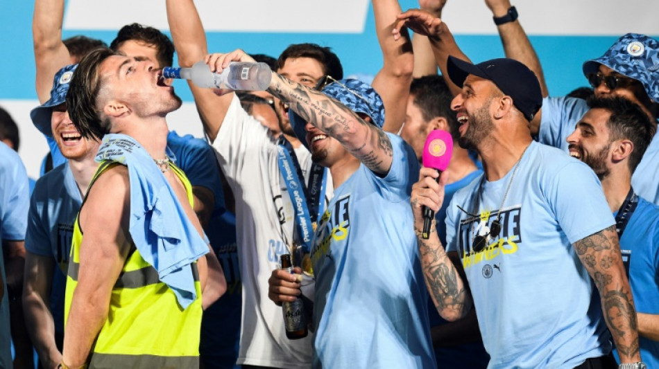 La lluvia no impide el desfile del Manchester City para celebrar la Champions