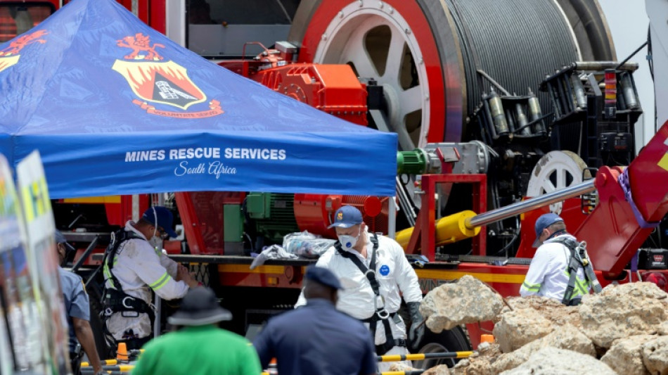 Mine désaffectée en Afrique du Sud: 78 corps extraits en trois jours, les secours touchent à leur fin