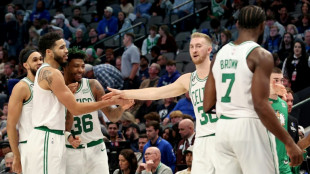 Un "triple-doble" de Tatum guía a los Celtics en el triunfo sobre los Mavericks en la NBA