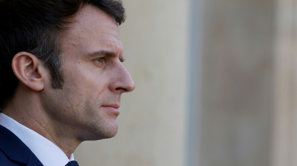 Présidentielle: Macron lance une campagne éclair en vue d'un second mandat