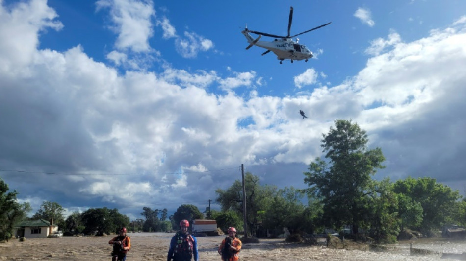 Inondations Australie: des bâtiments entiers emportés dans une petite ville