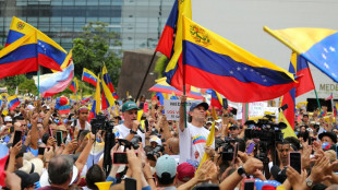 Cientos de manifestantes vuelven a pedir en Medellín la salida de Maduro