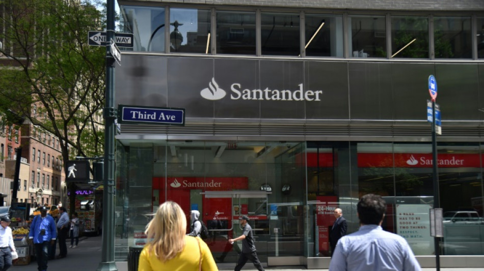 Santander bank posts record profit as rates rise