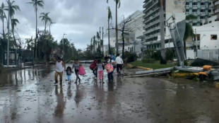 Ouragan au Mexique: au moins 27 morts, les secours s'organisent à Acapulco