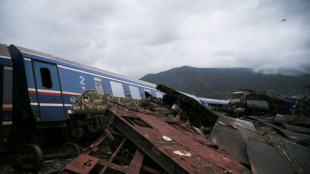 Grèce: manifestations après la collision de trains, réseau ferré paralysé par une grève