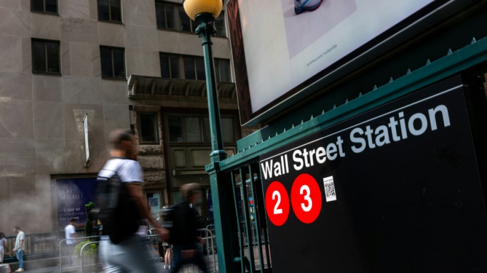 Wall Street termine en ordre dispersé, incitée à la retenue