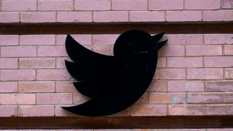 Twitter suffers major outage disabling external links