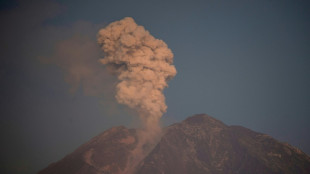 Siguen las evacuaciones en Indonesia por erupción del volcán del Monte Semeru