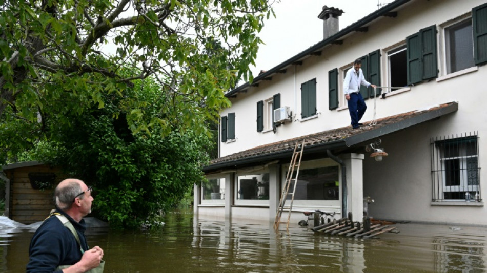 Inondations en Italie: le désarroi des sinistrés en quête d'un peu de confort