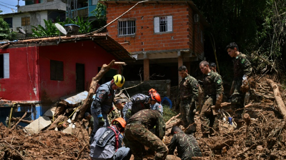 Rescatistas buscan sobrevivientes en región azotada por las lluvias en Brasil