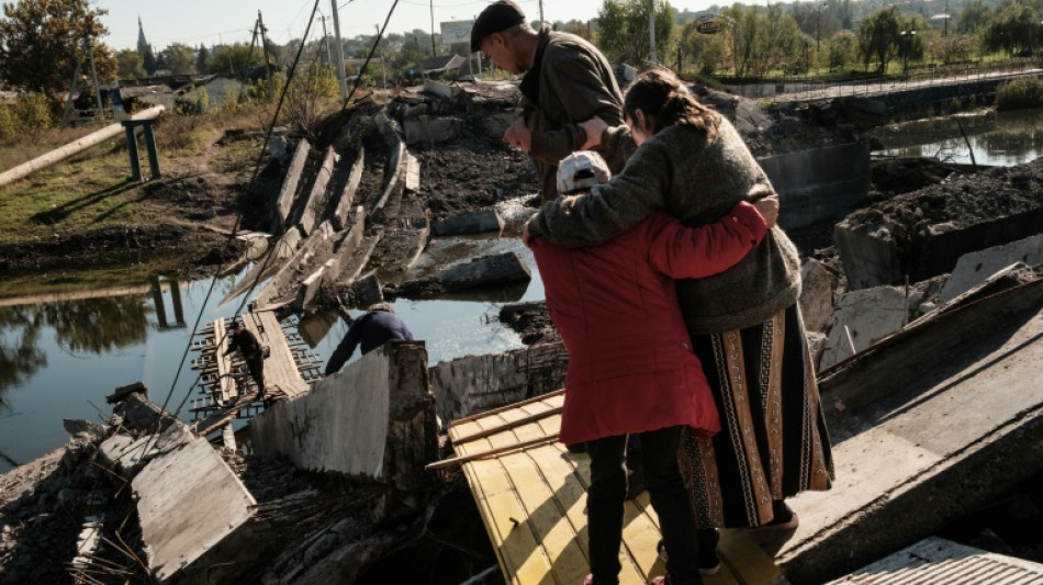 Vulnerable flee as Russians advance on Ukraine town