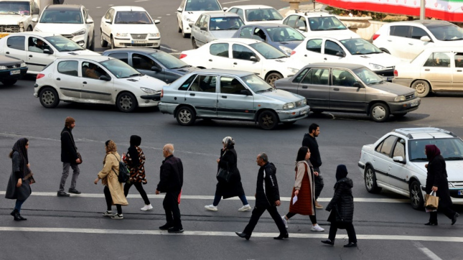 Irán detiene a dos mujeres por bailar en público