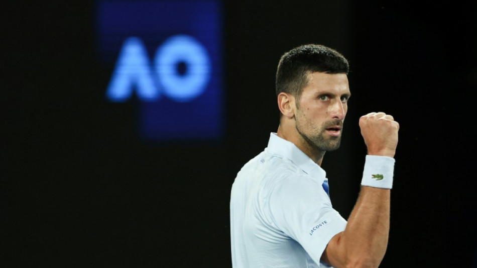 Djokovic domina Mannarino e avança às quartas do Aberto da Austrália