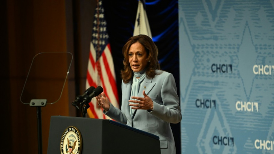 Kamala Harris corteja voto latino e pesquisa favorece democrata