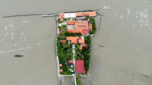 Una escuela de Tailandia resiste ante el avance del mar