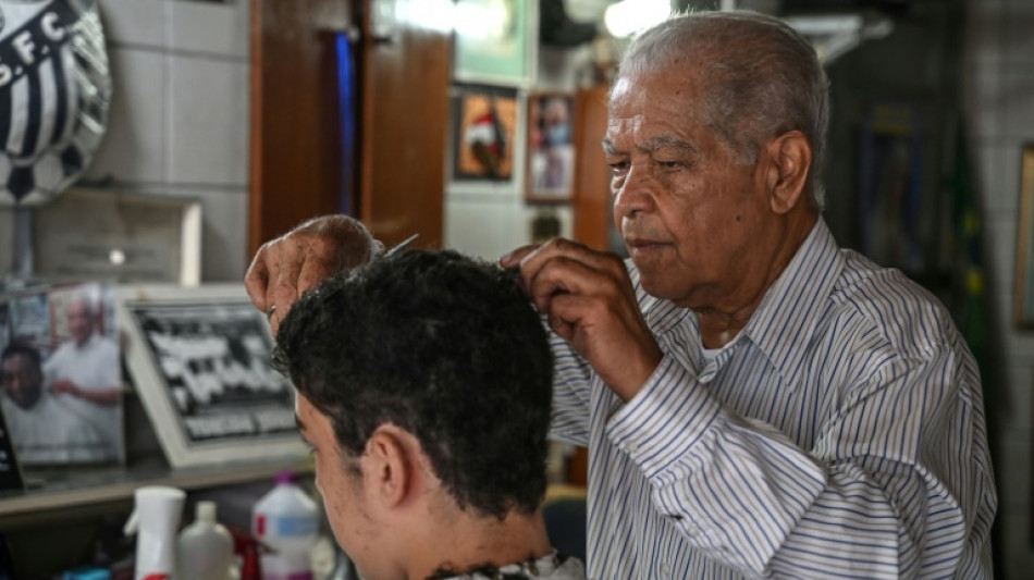 Pele's barber of 60 years laments a double loss