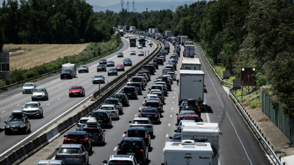 Chassé-croisé: un pic de bouchons à 860 km