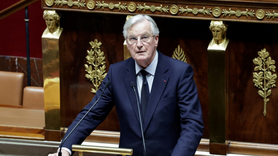 Censure: nouvel appel de Barnier à la "responsabilité", Macron ne veut pas y "croire" 