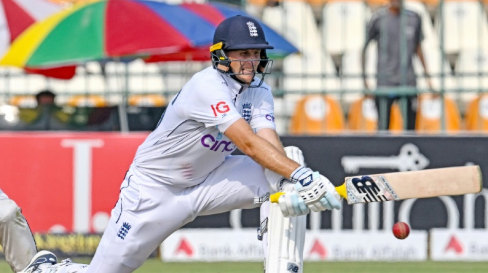 Record-breaking Root hits hundred as England's power to 351-3