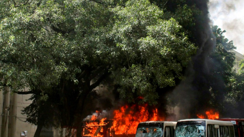 Ao menos 77 mortos em protestos contra o governo em Bangladesh