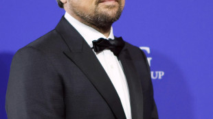 DiCaprio ha 50 anni, festeggia con 500 ospiti e i genitori